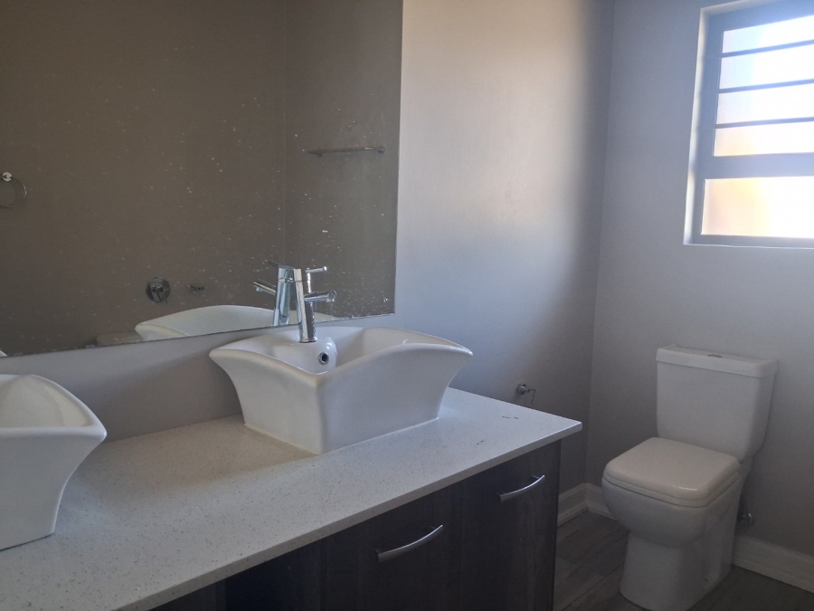 To Let 3 Bedroom Property for Rent in Hillside Free State